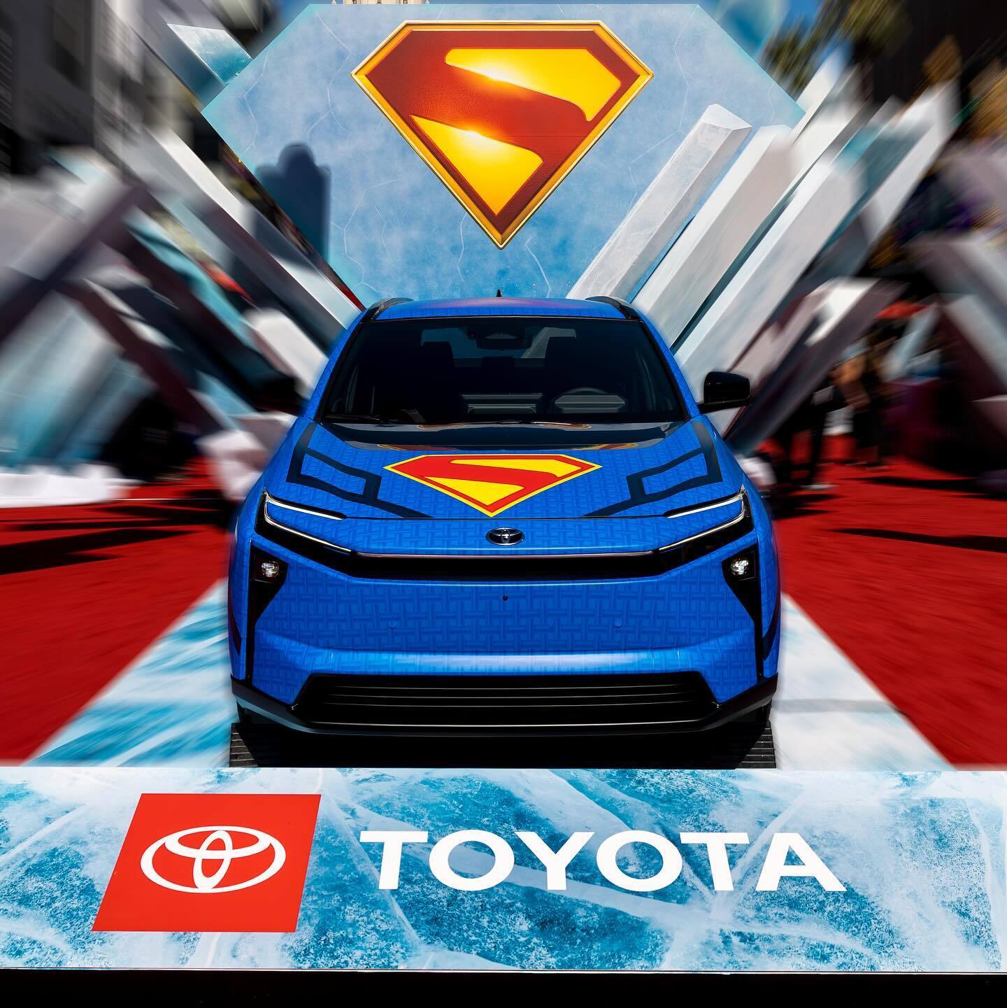 Toyota bZ 2026 entra em cena no novo Superman